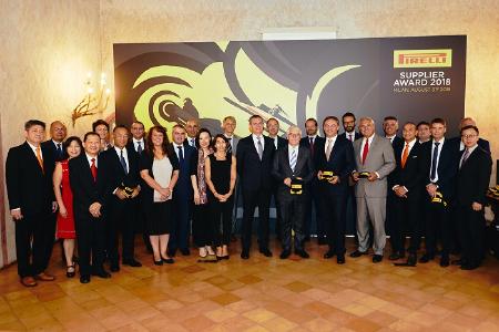Vertreter der von Pirelli mit dem Supplier Award 2018 ausgezeichneten Zulieferer in der Mailänder Konzernzentrale