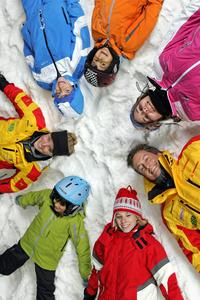 Spaßiges Abenteuer in der Gruppe: Ski- und Snowboard Kids Camps der JEVER SKIHALLE Neuss