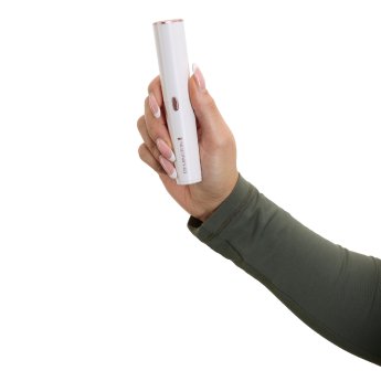 REM_BareMe 2-in-1 Gesichtshaarentferner_WFS200_In Hand.jpg