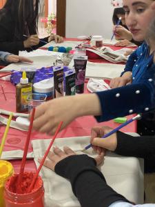 Kreativ-Kurs für junge Frauen im Trauma-Zentrum in Baadre/Kurdistan.