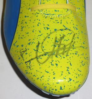 Autogramm auf Laufschuh von Usain Bolt