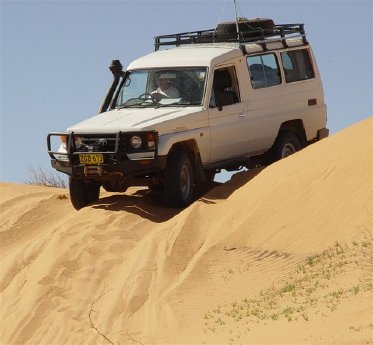 4WD_in Simpson_Desert.JPG