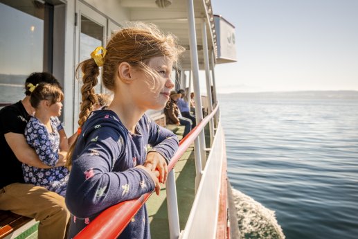 Konstanz-Bodensee-Schifffahrt-BSB-Ausflug-Maedchen-Deck-02_Herbst_Copyright_MTK-Dagmar-Schw.jpg