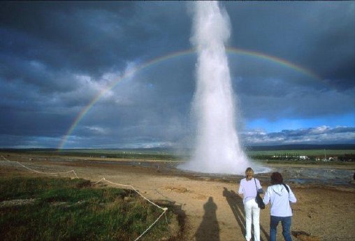 GEYSIR MIT PAAR_klein.jpg