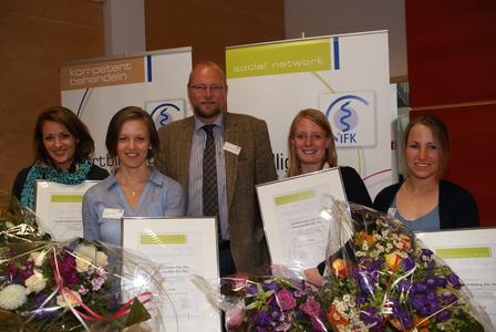 Kim Budelmann, Eunike Rahn, Prof. Dr. Christoff Zalpour, Katja Grabow und Stella Seeberg freuen sich über den IFK-Wissenschaftspreis 2012