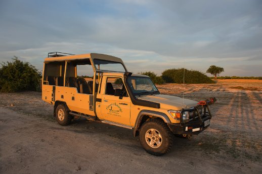Botswana_Land_Cruiser_c_Sunway_Safaris_Bruce_Taylor.jpg