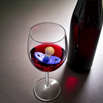 Rotweinglas_Schnuller_Firefly.jpg