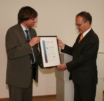 2011-04-07Zertifikatsübergabe.JPG