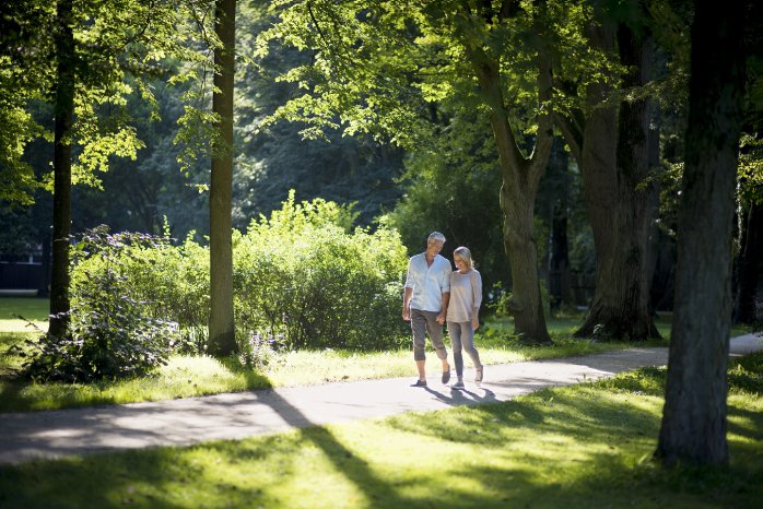 Spaziergang im Park I (c) Bayer. Staatsbad Bad Kissingen GmbH_Foto HS.jpg
