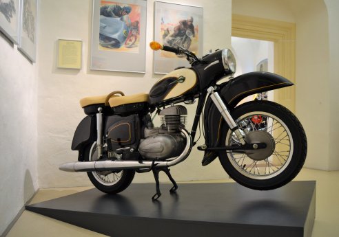 Neuestes Exponat im Motorradmuseum_MZ ES 300 (c)ASL Schlossbetriebe gGmbH_Maria Schade.jpg