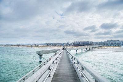 Seebrücken stehen im Mittelpunkt der diesjährigen Broschüre Copyright: www.ostsee-schleswig-holstein.de / Oliver Franke