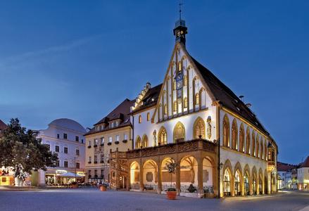 Eine Stadt wie aus dem Bilderbuch und jetzt auch noch zu Deutschlands l(i)ebenswertester Stadt gewählt: Amberg in der Oberpfalz und Teil der Metropolregion Nürnberg. Foto: obx-news