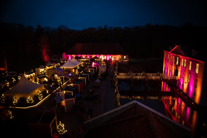 Weihnachtsmarkt-am-Schloss-Dornum-Tourismus-GmbH-Dornum.jpg