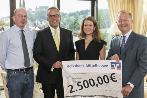 2017-08-30 - BR Stiftung - Scheckübergabe durch Volksbank Mittelhessen_klein.jpg