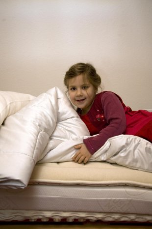 Kind im Bett v Vera01.jpg