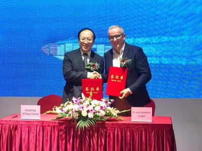 Unterzeichnung der strategischen Partnerschaft – Binyi Xu (Chairman 5CTong Group), Michael Baumgärtner (CEO Gimborn Gruppe) // v.l.nr.