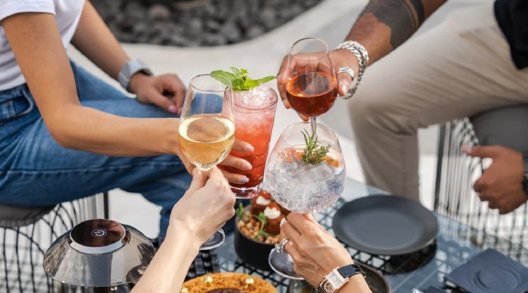 Eis_Cocktails_und_Co_-_Zahnsensibilitaet.webp