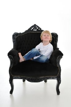 Louis im Sessel, Fotografin Karin Ullrich.JPG