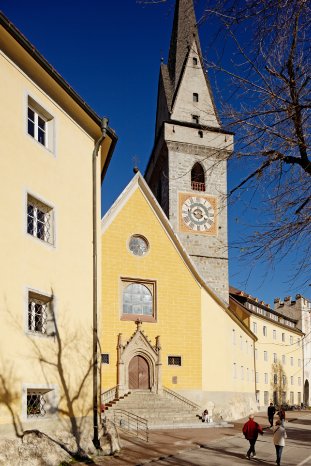 Ursulinenkloster - Bruneck 02.jpg