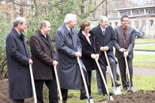 v.l.n.r.: Prof. Hansis (Geschäftsführer Klinikum), Herr Meier (Geschäftsführer Klinikum), OB Fenrich, Ministerin Stolz, BM Stapf,  Herr Orthen (Fa. ALHO) (Bild: Städtisches Klinikum Karlsruhe)