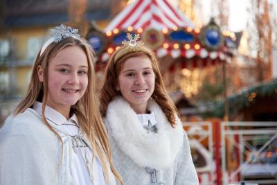 Christkind und Engel statten dem Adventsmarkt einen Besuch ab (© Foto Mayer)