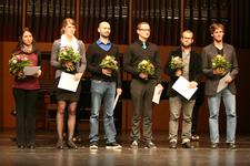 Die Preisträger des dritten Hochschulwettbewerbes für Musikpädagogik der Rektorenkonferenz der deutschen Musikhochschulen und des Verbandes deutscher Musikschulen: Nazfar Hadji, Stephanie Seegers, Tobias Hamann, Adrian Rusnak, Simon Kutzner, Simon Stich (v. l. n. r.) (Foto: Siegfried Duryn)
