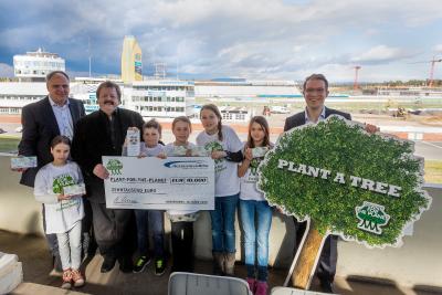 v.l.n.r: Jorn Teske, Lia Mayrock, Georg Seiler, David Lambert, Aline Nelluvelil, Hannah Lambert, Sophia Degler und Christian Stalf
