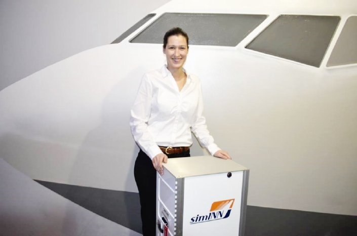 simINN GmbH - Herzlich willkommen im Team. Hostess Jasmin unterstützt bei Events, Workshops.jpg