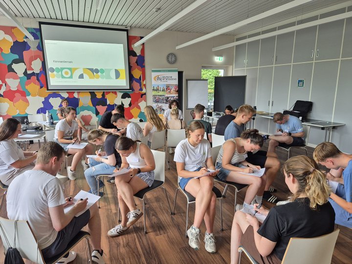 Die Reise nach Dakar beginnt: Teilnehmende bereiten sich auf das dsj academy camp 2026 vor
