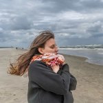 Das Winterprogramm auf Juist vereint Achtsamkeit und Kreativität mit der Kraft der Natur. Die Insel Juist bietet beim Malen, Singen oder Meditieren einen geschützten Raum, um neue Impulse zu sammeln, durchzuatmen und (neue) Inspiration zu finden (Copyright: Lars Wehrmann).