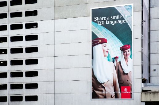 Bild 1_Emirates-Megaposter am Flughafen Zürich_Credit Emirates_low res.jpg