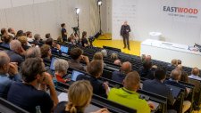 Mit der Anerkennung durch die Kammern baut EASTWOOD seine Rolle als zentraler Anbieter für Wissenstransfer im digitalen Holzbau weiter aus. Foto: RM Rudolf Müller Medien