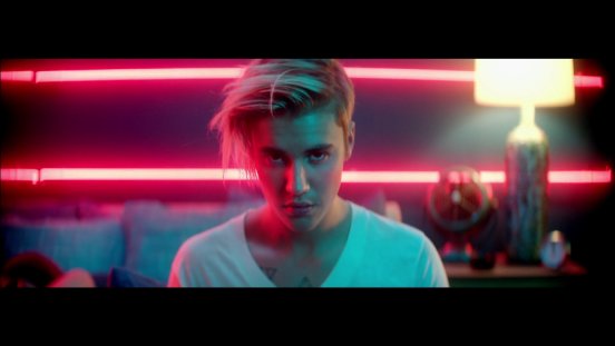 Justin Bieber_What Do You Mean_Screenshot Vevo.jpg