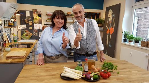 Christian Rach kocht mit Ruth Neri von DKMS LIFE