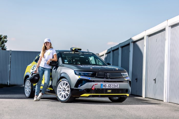 formel-e-trifft-elektro-rallye-sophia-floersch-startet-im-adac-opel-gse-rally-cup (2).jpg