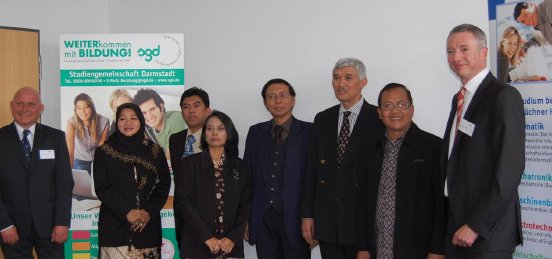 Bild_Indonesische Delegation bei SGD und Wilhelm Büchner Hochschule_Aussand.jpg