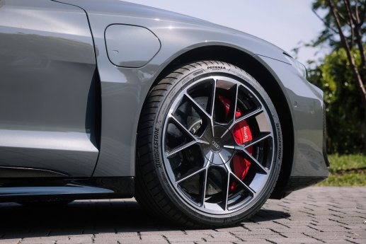 Bridgestone entwickelt maßgeschneiderten Ultra-High-Performance-Reifen Potenza Sport A für die n.jpg