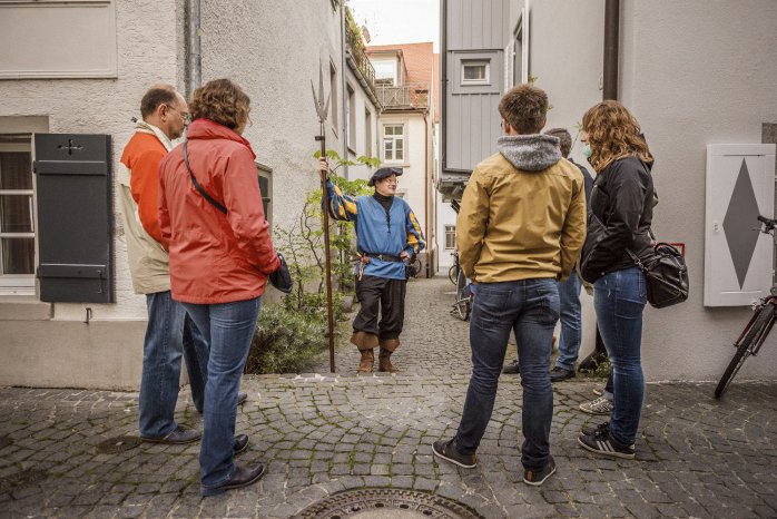Konstanz-Stadtfuehrung-Landsknecht-Gruppe-01_Copyright_MTK-Dagmar-Schwelle.gif