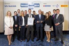 Das Team des Autohauses Pickel in Erlangen belegte beim Service Award den 1. Platz. Die Preisverleihung fand während der Automechanika im Frankfurter Hotel Maritim statt (Foto: Bausewein)