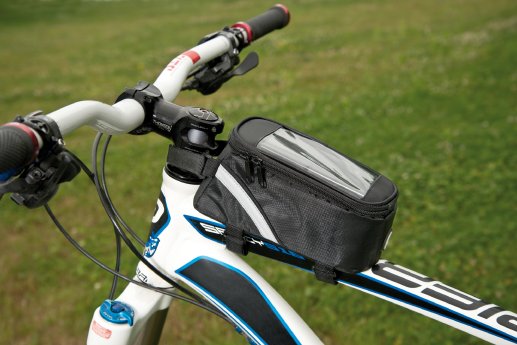 NC-2209_7_PEARL_Universelle_Fahrradtasche_fuer_Smartphones_bis_5.2.jpg