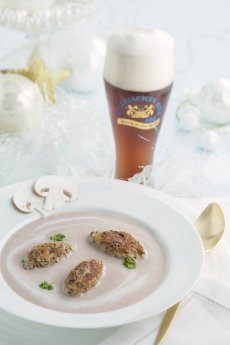 Maroni-Cremesuppe-mit-Waldpilz-Lebkuchen-Nocken.jpg