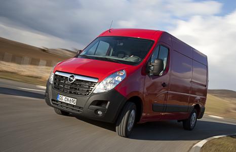 Vorfahrt für den Blitz: Der Movano glänzt nicht nur mit seiner Multifunktionalität und den neuen Motoren, auch in Sachen Zuverlässigkeit ist der Opel spitze. Foto: Adam Opel AG