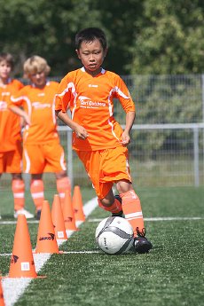 Vereint_im_Fussball_-_deutsche_und_internationale_Sprachcampteilnehmer_beim_Training_120295.jpg