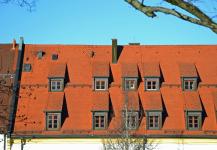 Ein regelmäßig gewartetes und gepflegtes Dach erfüllt jahrzehntelang seine Schutzfunktionen.