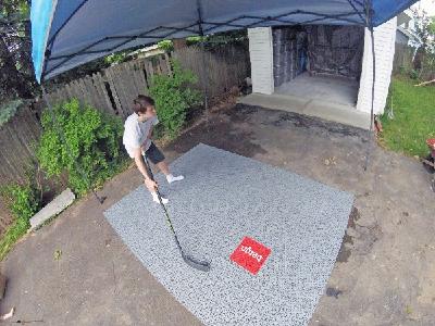 Wir bleiben Zuhause - Sport-Übungen und Training Daheim
In Zeiten des Coronavirus sollte jeder zuhause bleiben und hat jetzt Zeit für individuelles Training. Mit kleinen Sportflächen auf der Terrasse, in der Garage oder im Garten können schnell Bodenflächen für technische Übungen und Kondition hergestellt sein.
OSTACON Bodensysteme bietet für alle Sportarten die geeigneten Sportböden zur Auswahl an, die schwimmend im Zapfen-Ösen-Verbund verlegt werden