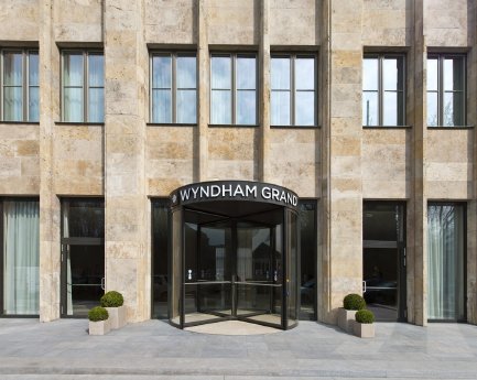 Exterior-Wyndham-Grand-Berlin-Potsdamer-Platz-1024x815.jpg