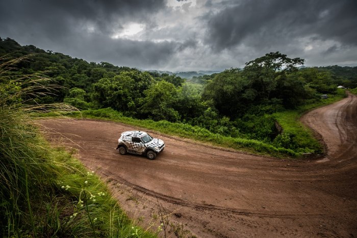 2016-Dakar,-Orlando-Terranova-(ARG),-Bernardo-Ronnie-Graue-(ARG),-MINI-ALL4-Racing---AXION-.jpg