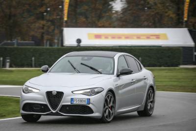 Pirelli und Alfa Romeo gehen gemeinsam auf die Strecke - für schnelles, begeisterndes und sicheres Fahren
