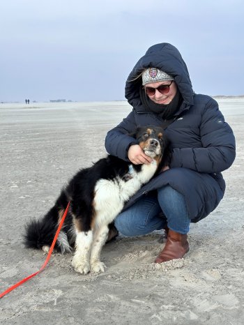 Autismus_ Frau mit Hund.jpg