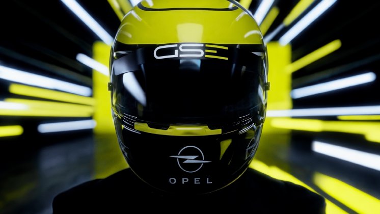 AsTeamPrincipalJrgSchrottLeadsOpelGSEFormulaETeamintoElectricWorldChampionship (3).jpg